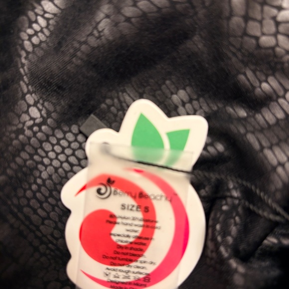 Berry Beachy 3 pc. Black Bikini Women's S-Top M-Bottom - Picture 10 of 12